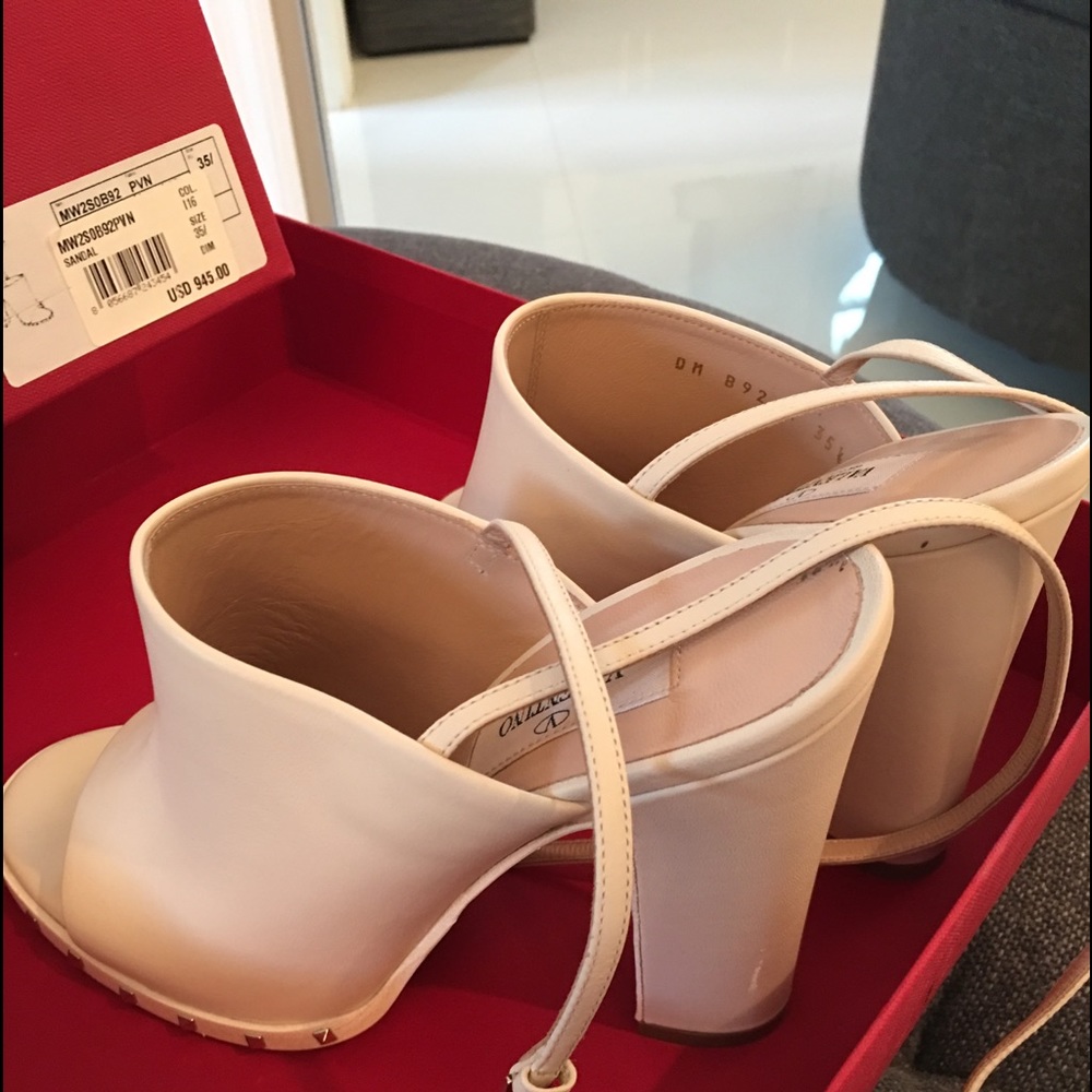 Valentino sandle